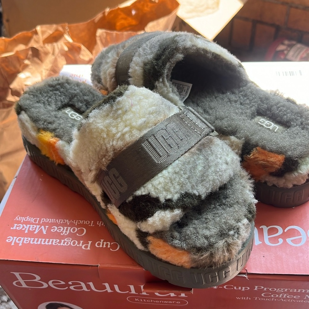 Camo ugg slides brand new size 8